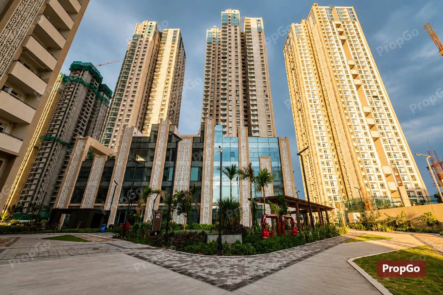 1431 SFT EAST FACING KOHINOOR  BY AURO REALTY HITECH CITY INVESTOR UNIT RESALE — photo 2 of 2